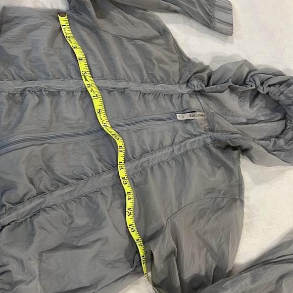 Fabletics windbreaker - Picture 5 of 8